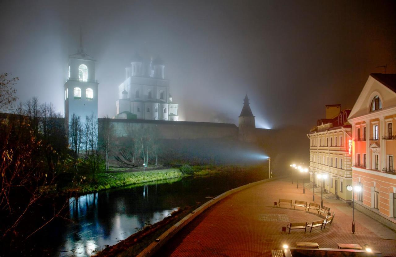 Golden Embankment Hotel Pszkov Kültér fotó